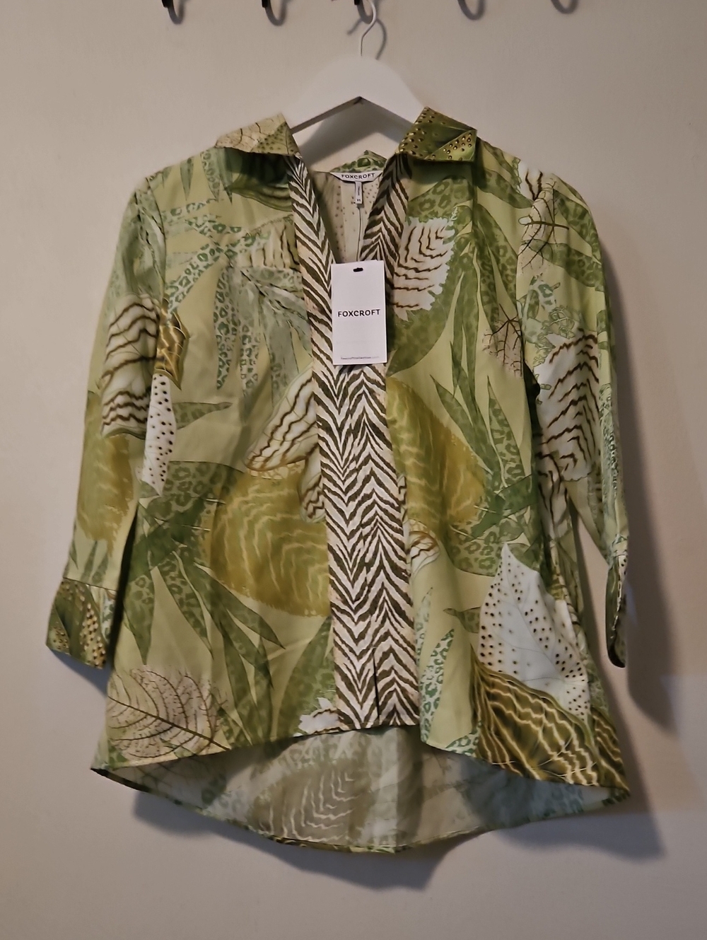 Foxcroft Olive and Leaf-Print Button Front Blouse XS